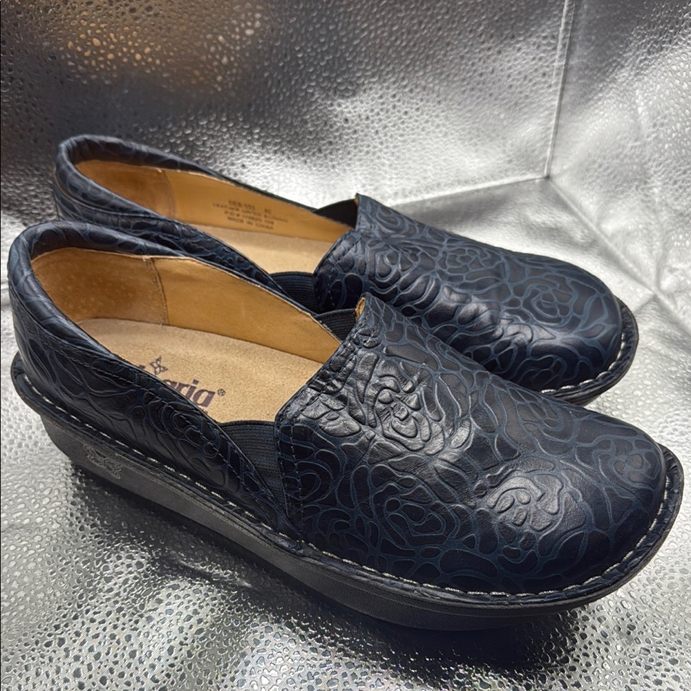 Alegria Navy Floral Embossed Slip-On Shoes sz 40
